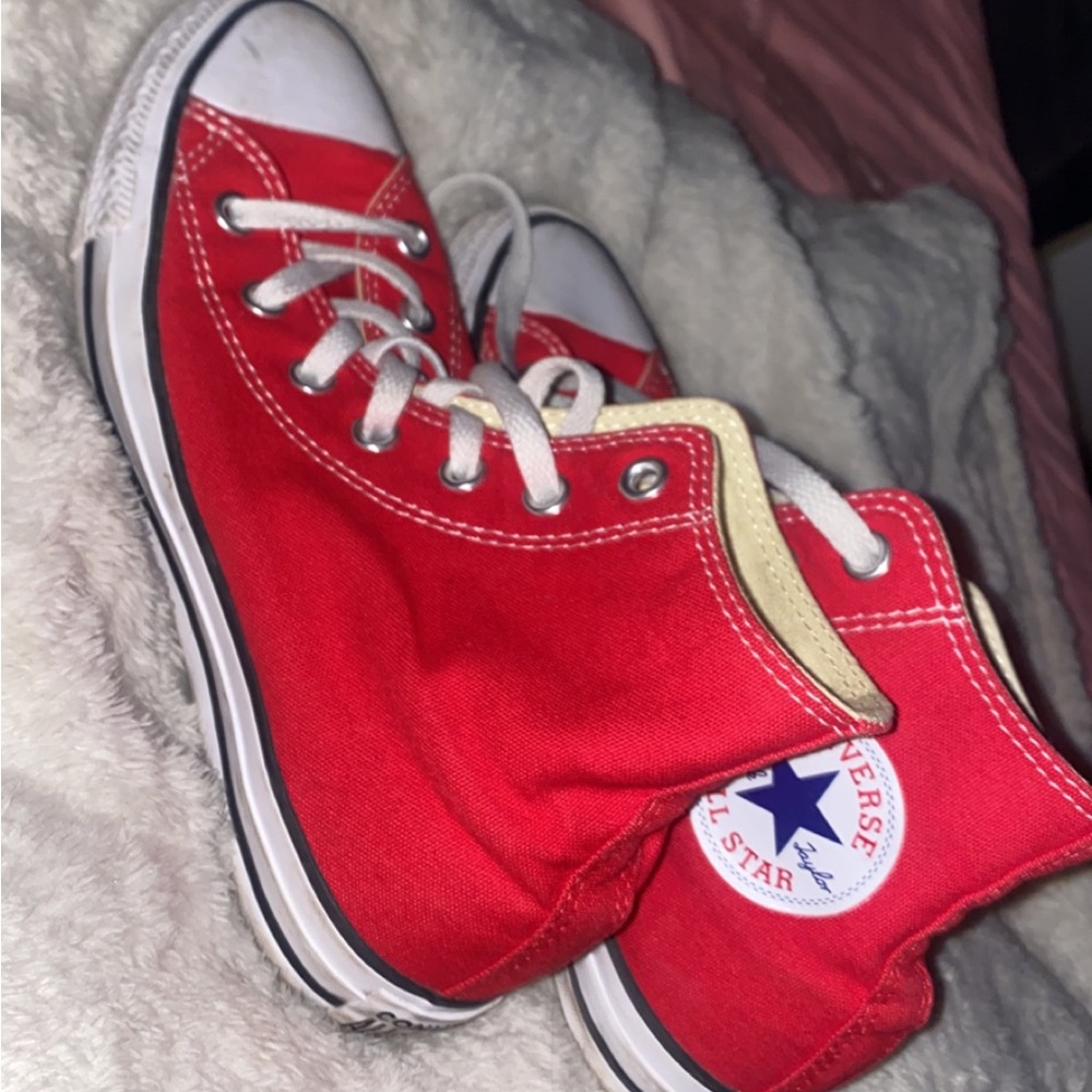 red converse women’s